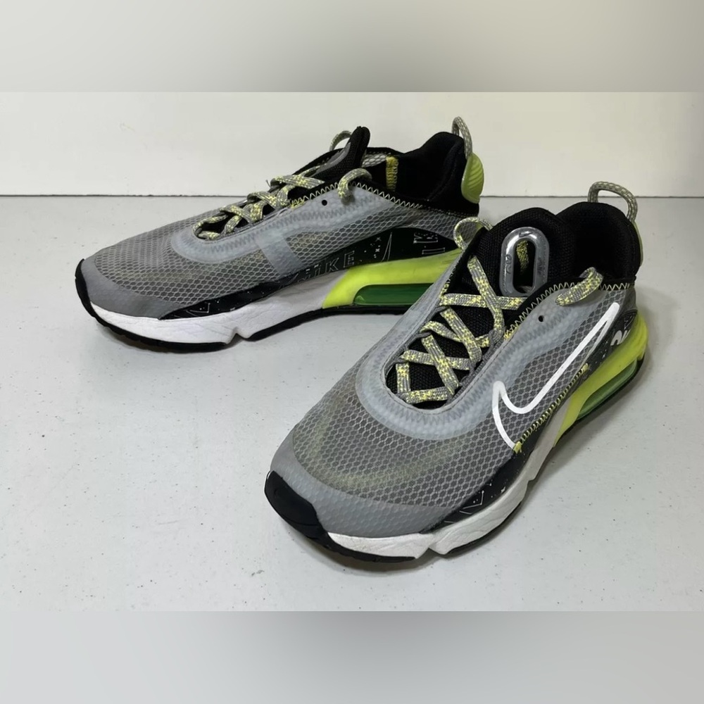 Nike Air Max 2090 Special Edition Glow In‎ the Dark Galaxy Youth Size 7Y